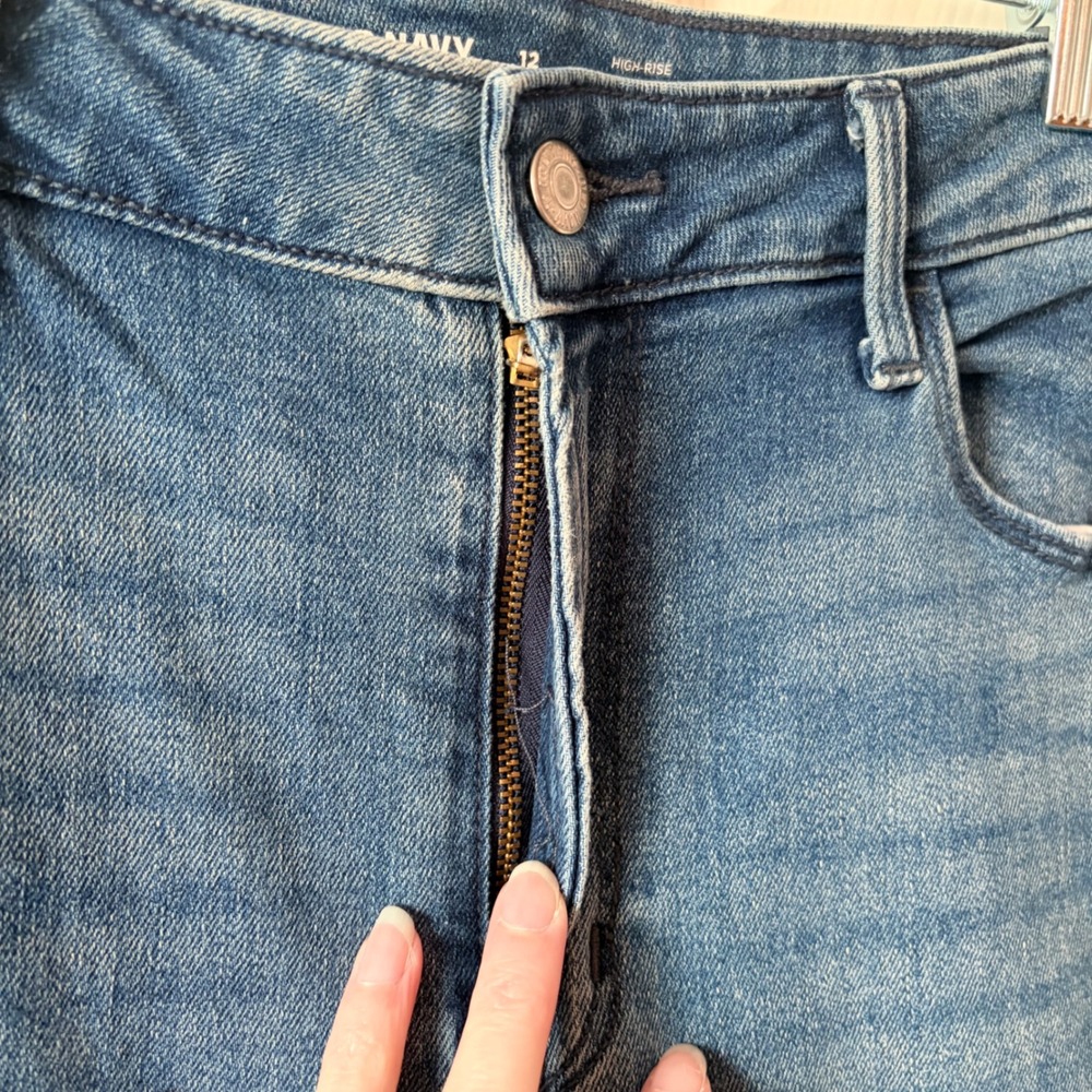 Old Navy Wow Flare High Rise Jeans Womens Size 12 Medium Wash Blue Stretch Denim - Picture 3 of 7